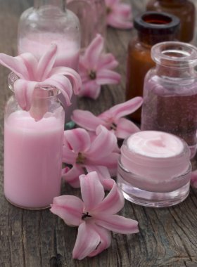 Doğal kozmetik, bahar çiçekleri kavram olarak taze