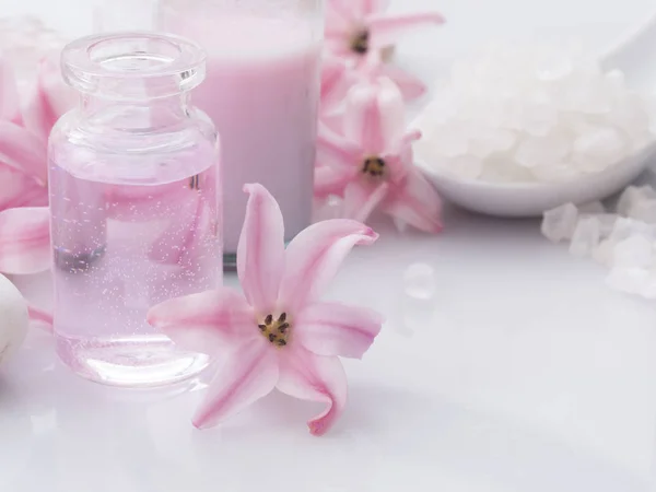 Natuurlijke Cosmetica Verse Lente Bloemen Concept — Stockfoto