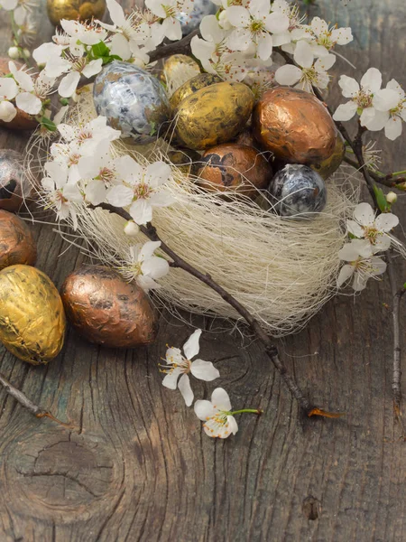 Huevos Pascua Con Decoración Primavera Mesa —  Fotos de Stock