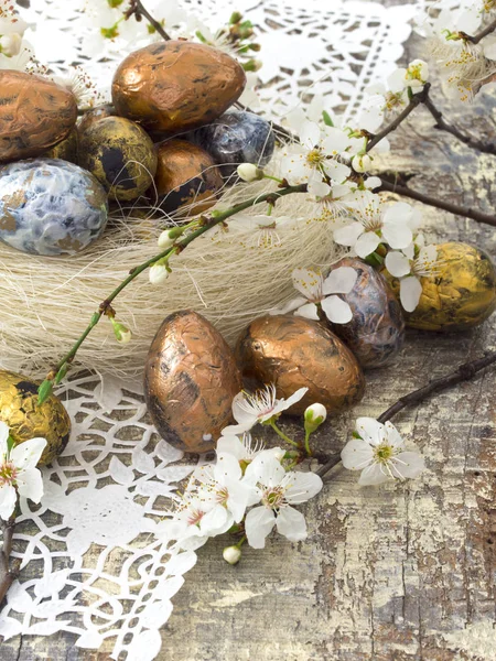 Huevos Pascua Con Decoración Primavera Mesa —  Fotos de Stock