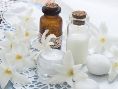 doğal kozmetik, bahar çiçekleri gibi taze