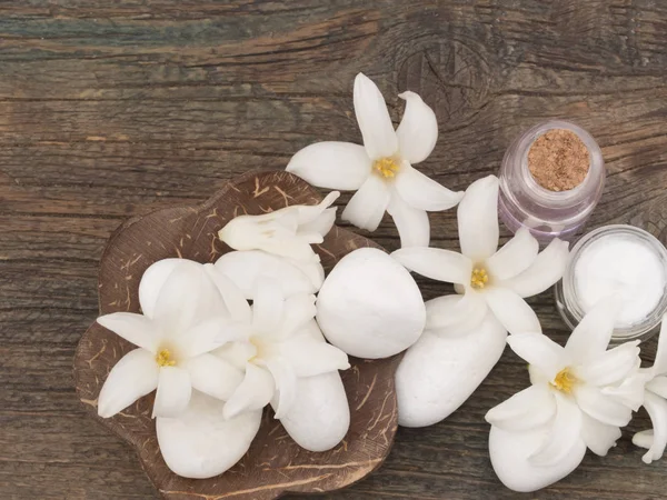 Természetes Kozmetikumok Friss Virágok — Stock Fotó