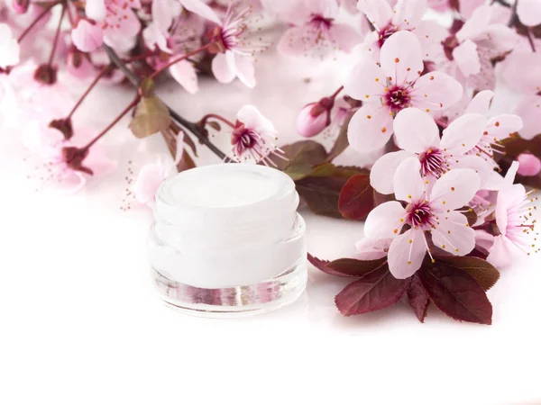 Cosmetisch Product Met Lentebloemen Verse Lente Concept — Stockfoto