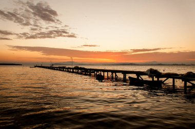 Altın saat içinde sonsuz ufuk