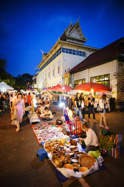 Domingo mercado calle peatonal . — Foto de Stock