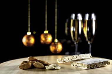 Şampanya siyah ile badem nuga