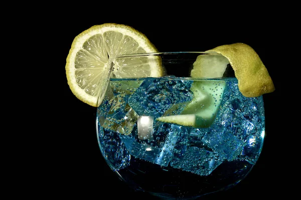 Modrá gin tonic s lemmon jsem — Stock fotografie