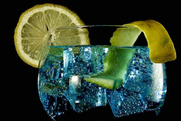 Ginebra tónico azul con limonada II —  Fotos de Stock