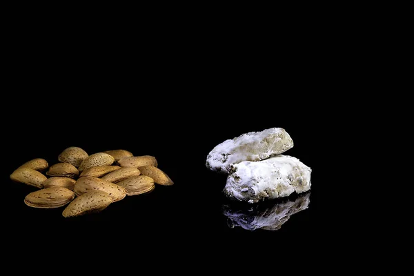 Turrón de almendras sobre negro II — Foto de Stock