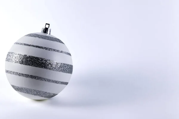 Bola de Natal branco — Fotografia de Stock