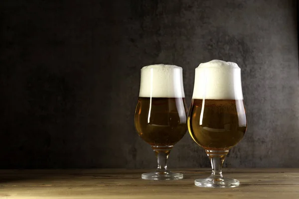 Дві склянки пива ель — стокове фото