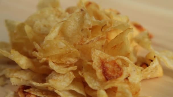 Batatas Fritas Girando Graus Vista Sobre Fundo Madeira Espaço Cópia — Vídeo de Stock