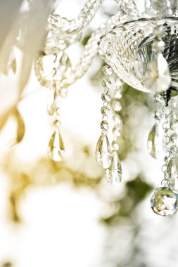 Kristal avize yakın plan..