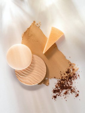 Çıplak makyaj ürünleri bileşimi.