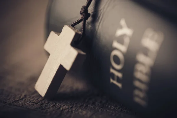 Close Shot Cross Bible Old Wooden Table — Stock Photo, Image