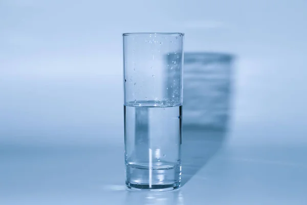 Glas Wasser Nahaufnahme — Stockfoto