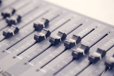 Karıştırıcı ses kontrolü portre vurdu