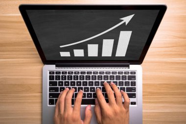 Grafik üzerinde dizüstü bilgisayar monitörü