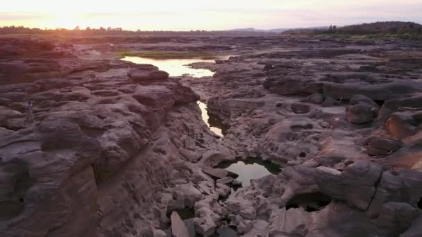 Samphanbok Gran Cañón de Asia. Región del Mekong en la provincia de Ubon Ratchathani Tailandia — Vídeo de stock