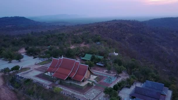 Wat Sirindhornwararam (Phu Prao tempel), Ubon Ratchathani, Thailand. — Stockvideo