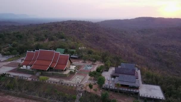 Wat Sirindhornwararam (Phu Prao tempel), Ubon Ratchathani, Thailand. — Stockvideo