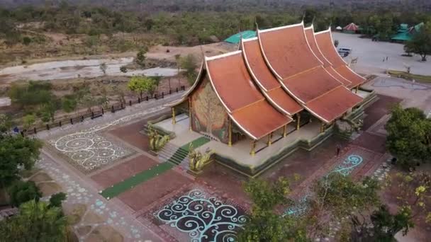 Wat Sirindhornwararam (Phu Prao świątyni), Ubon Ratczathani, Tajlandia. — Wideo stockowe