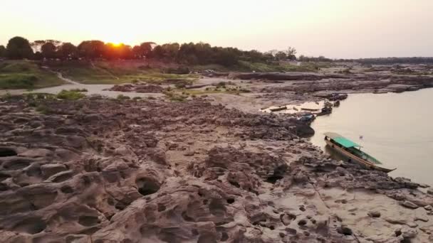 Samphanbok Grand Canyon z Asie. Mekong oblast v provincii Ubon Ratchathani Thajsko — Stock video