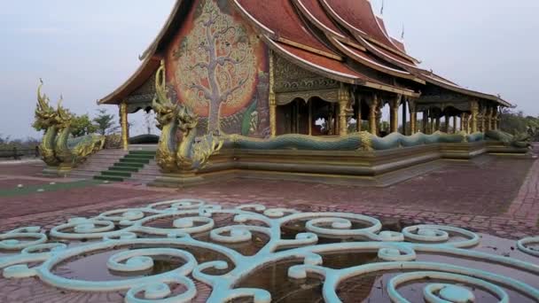 Wat Sirindhornwararam (Phu Prao tempel), Ubon Ratchathani, Thailand. — Stockvideo