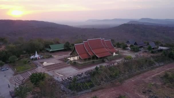 Wat Sirindhornwararam (Templo Phu Prao), Ubon Ratchathani, Tailandia . — Vídeo de stock