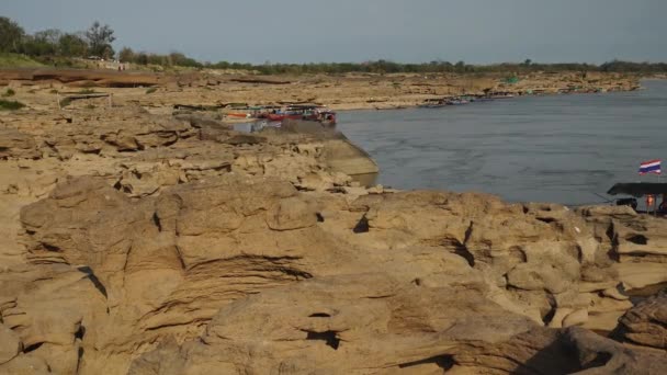 Samphanbok Gran Cañón de Asia. Región del Mekong en la provincia de Ubon Ratchathani Tailandia — Vídeo de stock