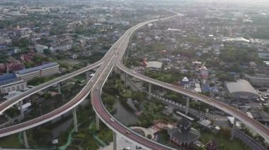 bangkok Tayland da bhumibol köprü geçiş chaopraya Nehri'nin havadan görünümü 
