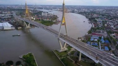 bangkok Tayland da bhumibol köprü geçiş chaopraya Nehri'nin havadan görünümü 