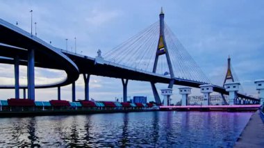 bangkok Tayland da bhumibol köprü geçiş chaopraya Nehri'nin havadan görünümü 