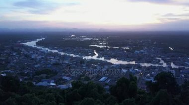 Günbatımında Chumphon Haliç bakış açısı, Tayland. 