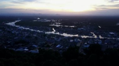 Günbatımında Chumphon Haliç bakış açısı, Tayland. 