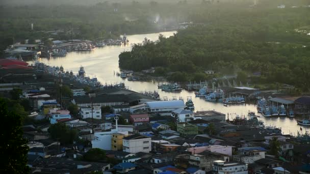 Sonnenuntergang am Aussichtspunkt der Chumphon-Mündung, Thailand. — Stockvideo