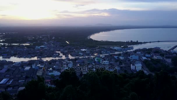 Naplemente a Chumphon torkolati Nézőpont, Thaiföld. — Stock videók