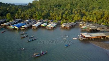 Koh Phitak balıkçı köyü, Chumphon, Tayland. 