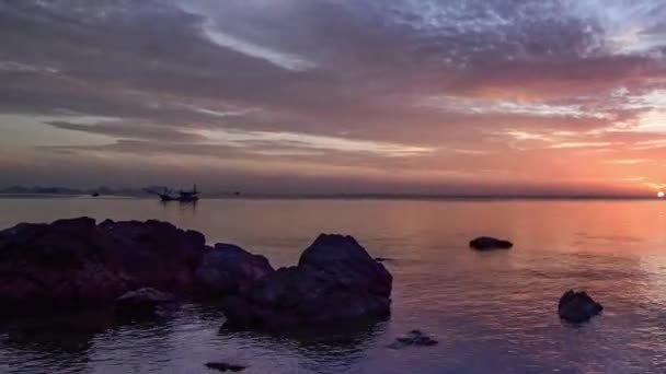 Koh Phitak vila piscatória, Chumphon, Tailândia . — Vídeo de Stock