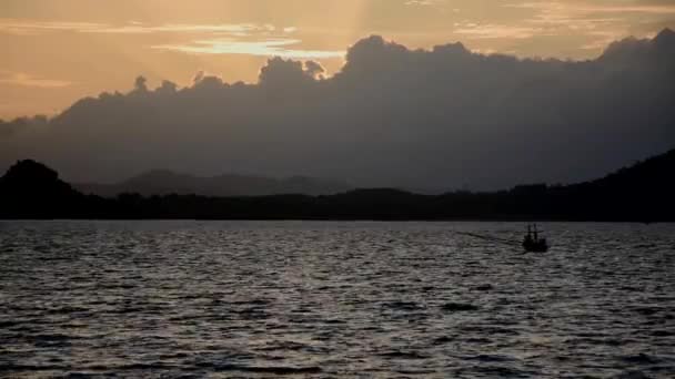 Koh Phitak vila piscatória, Chumphon, Tailândia . — Vídeo de Stock