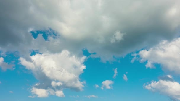 Движущиеся облака — стоковое видео