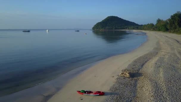 Mulk Waodani Lan beach, Chumphon, Tayland. — Stok video