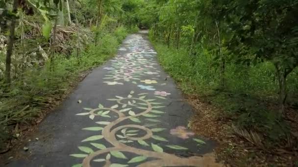 Fiets bloem weg in het park, Bang Kra Jao, Thailand — Stockvideo