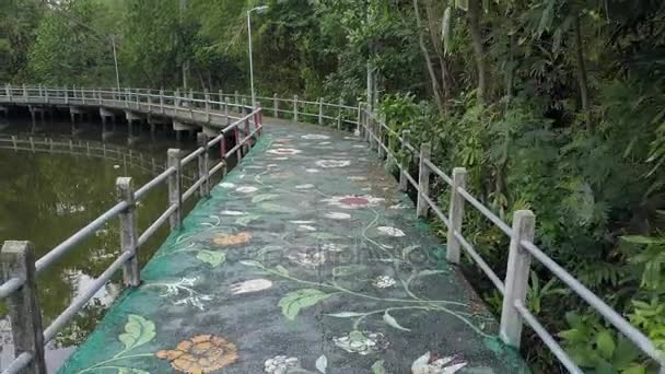 Carretera de flores para bicicletas en el parque, Bang Kra Jao, Tailandia — Vídeo de stock