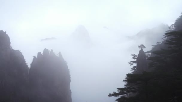 Güzel sahne üzerinde Huangshan, Çin — Stok video