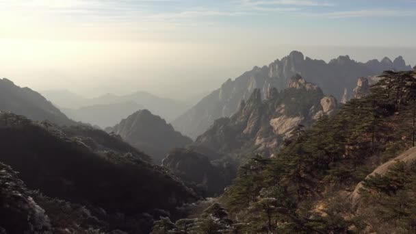 Güzel sahne üzerinde Huangshan, Çin — Stok video