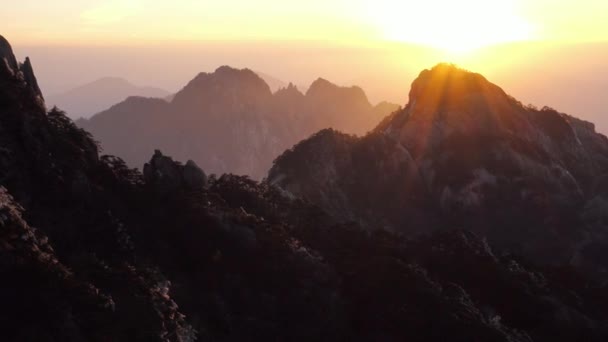 Güzel sahne üzerinde Huangshan, Çin — Stok video