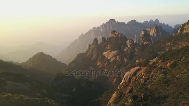 Güzel sahne üzerinde Huangshan, Çin — Stok video