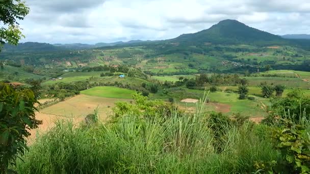 Zobacz punkt przyciągania Khaoko i Phu z hydromasażem Berg, Phetchabun, Tajlandia. — Wideo stockowe