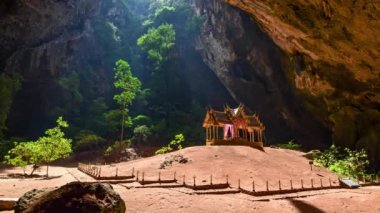 Pavillon Hua Hin, Tayland yakın Phraya Nakorn mağarada. Milli Park Khao Sam ROI Yot, Tayland 